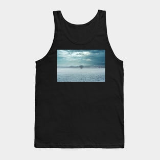 Tree in a foggy winter landscape - Photograph Print Tank Top